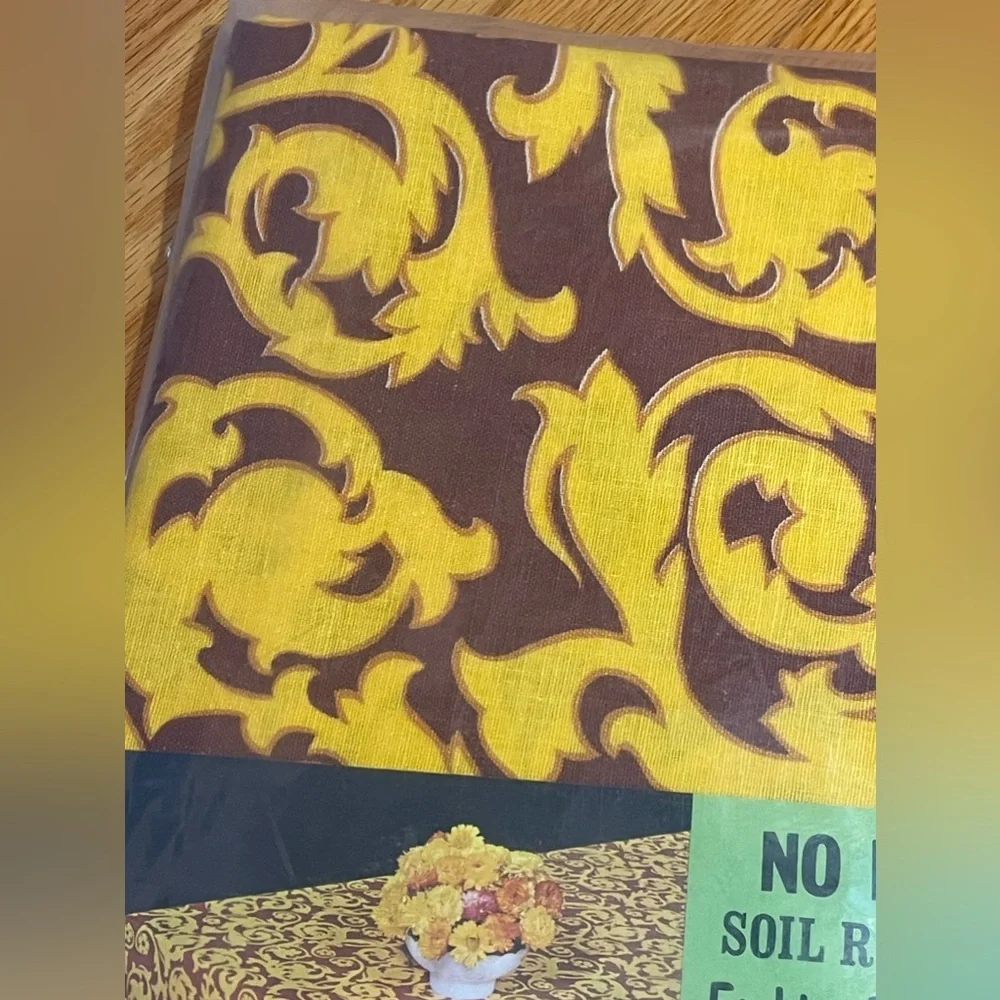 🆕Vintage burgundy and gold scroll NWT 52”x52” square all cotton tablecloth-Fall